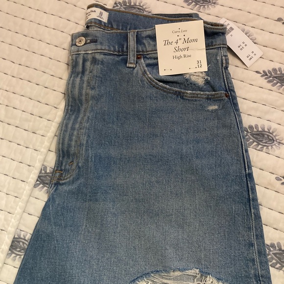 Abercrombie & Fitch Pants - Brand new mom shorts